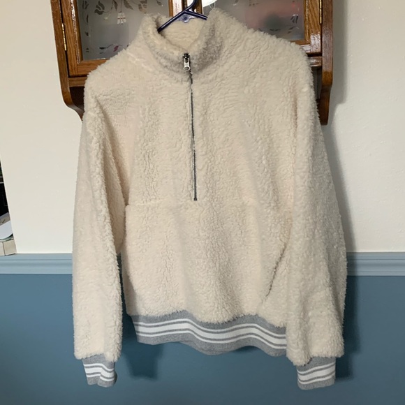 ❤️Cream White Fuzzy Half Zip - Picture 1 of 4